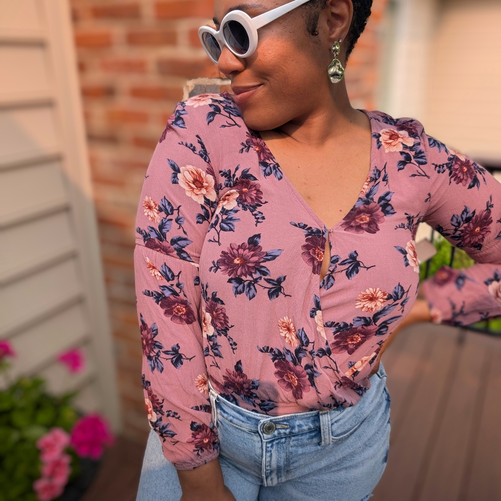 American Eagle Mauve Floral Surplice Top – Size XS